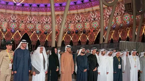 Líderes de Emiratos en la plaza Al Wasl de la Expo Dubai 2020. (Twitter)