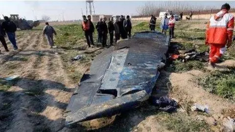 Restos del avión ucraniano derribado en Irán. (Reuters)