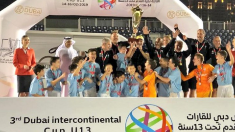 El equipo infantil del Celta de Vigo tras proclamarse campeón en Dubai.