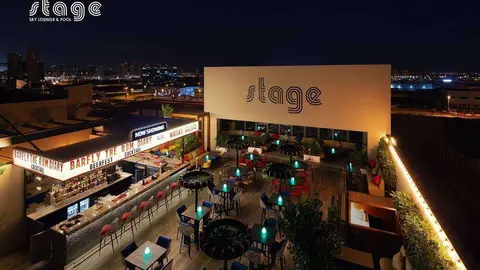 Espectacular Stage Sky Lounge & Pool en el hotel Occidental Dubai Production City. (Cedida)