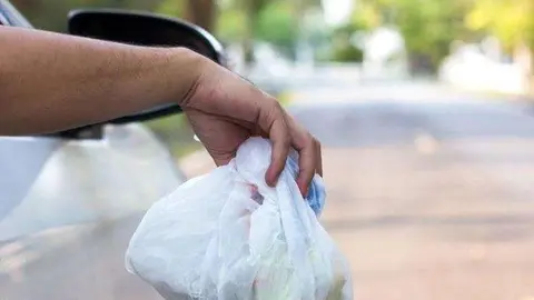 La Policía de Abu Dhabi difundió esta imagen junto con la advertencia.