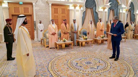 Jaime Amín, embajador de Colombia, en el momento de presentar cartas credenciales ante el jeque Mohammed bin Rashid Al Maktoum, vicepresidente y primer ministro de EAU así como y gobernante de Dubai. (WAM)