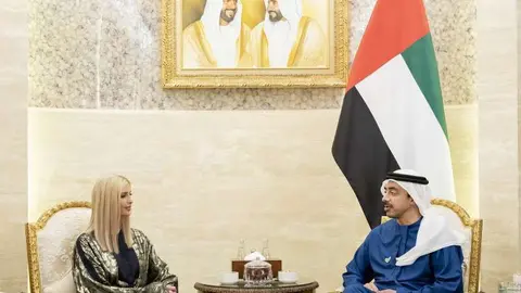 Ivamka Trump y el ministro de Exteriores de EAU. (WAM)