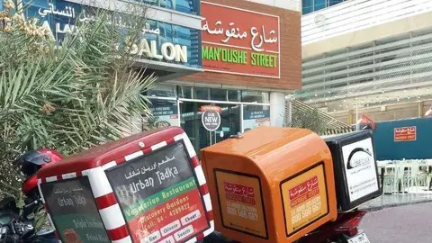 Imagen ilustrativa de motos de reparto en Dubai. (EL CORREO)