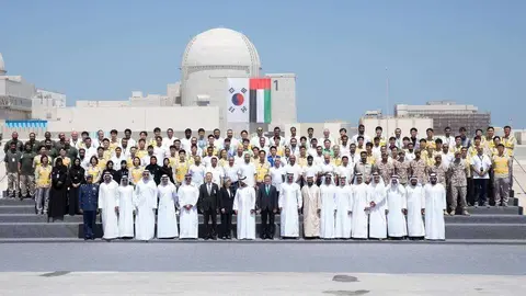 Central nuclear Barakah en el desierto de Abu Dhabi. 