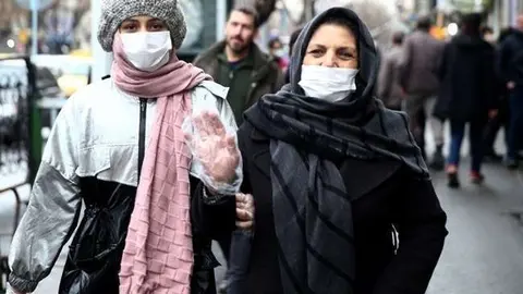 En la imagen de Reuters, mujeres en Irán.