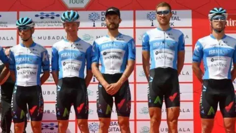 Una imagen de Twitter del equipo de Israel en el UAE Tour.