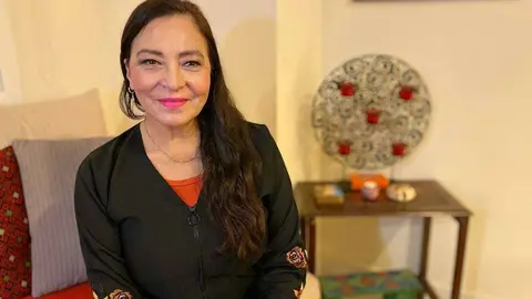 La artista mexicana Myriam Kruisheer-Ortega, durante la entrevista en Ras Al Khaimah. (EL CORREO)