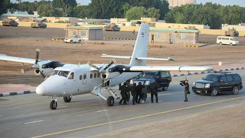 Despliegue en tierra durante el ejercicio 'Union Fortress 6' llevado a cabo por el Ejército de Emiratos Árabes en Ras al Khaimah. (EL CORREO)