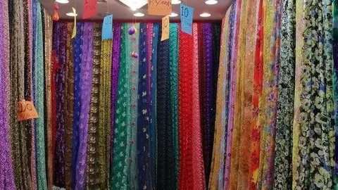 Una tienda en un zoco de Dubai. (EL CORREO)