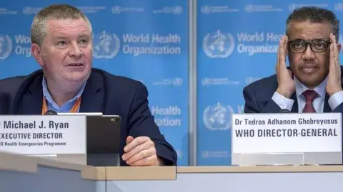 En la imagen de EFE, Tedros Adhanom, director general de la OMS y su director ejecutivo, Michael J. Ryan.