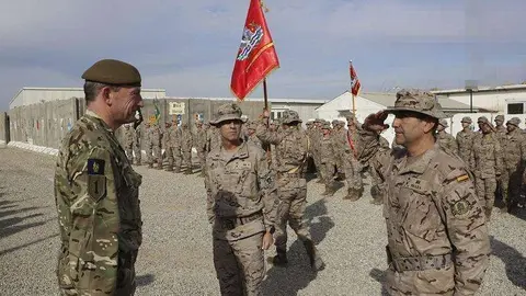 El general Prada Larrea, en la ceremonia de transferencia de autoridad, en la ciudad iraquí de Besmayah.