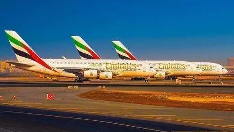 Tres Airbus A380 en el Aeropuerto Internacional de Dubai. (Instagram)