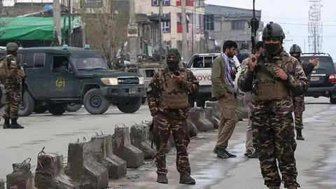 En la imagen de AFP, personal de seguridad en Afganistán.