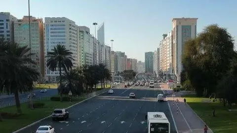 Una calle en el centro de Abu Dhabi. (EL CORREO)