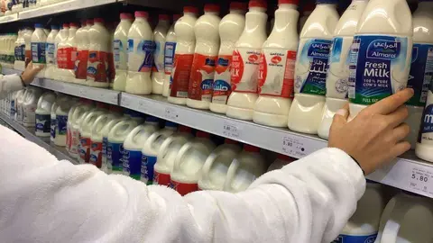 Productos lácteos en un supermercado de Ras al Khaimah. (EL CORREO)
