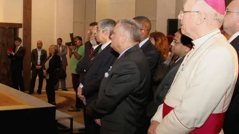 En la foto de EL CORREO, el obispo Hinder en la celebración del Dïa de Argentina.