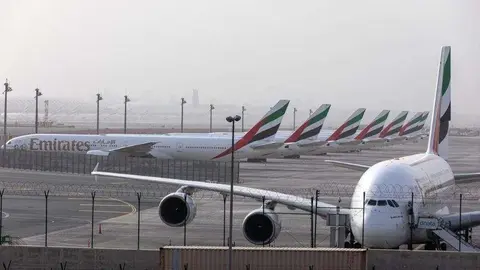 Aviones de Emirates en el Aeropuerto Internacional de Dubai. (Twitter)