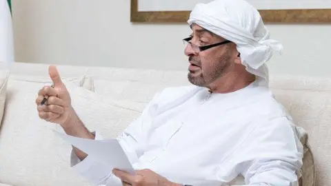 El príncipe heredero de Abu Dhabi durante la videoconferencia de este lunes. (Twitter)