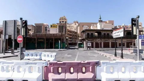 En la imagen del diario The National, la entrada al Zoco del Oro sellada.