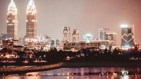 En la imagen de WAM, un hotel en Dubai con el corazón.