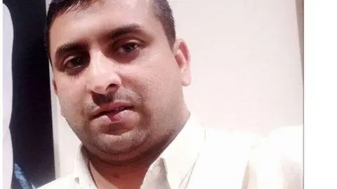 El diario Gulf News publicó esta imagen del expatriado fallecido.