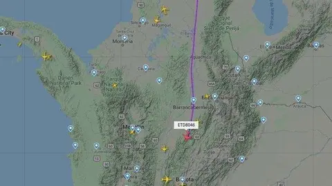 Una captura de pantalla de la web Flightradar24 del avión de Etihad a punto de aterrizar en Bogotá.