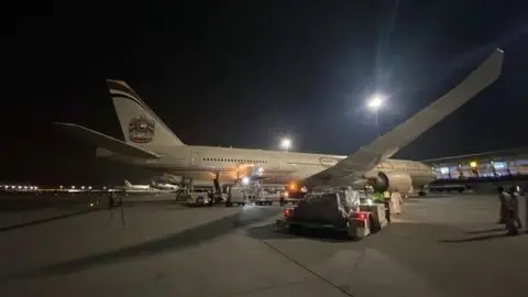 El avión de Etihad antes de partir hacia Bogotá.