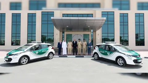 Un momento de la presentación de los nuevos patrullas eléctricos de la Policía de Dubai.