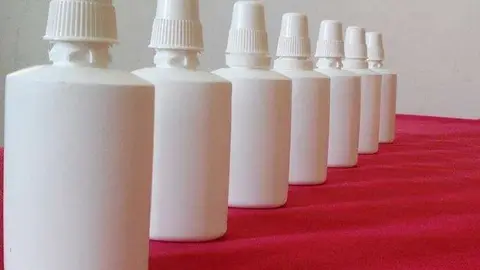 Inspectores de EAU vigilan los comercios.