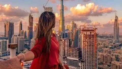 Una mujer en una foto de Dubai en Instagram. (@dubai)