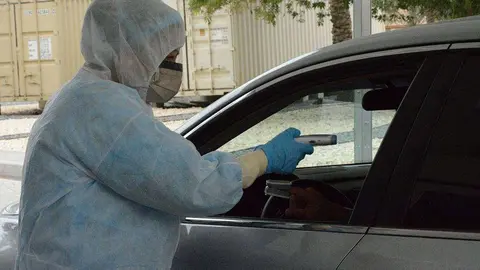 Diagnóstico de Covid-19 en Emiratos Árabes. (WAM)