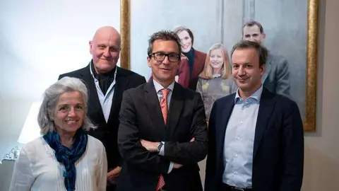 Carmen Bueno y Leontxo García, directora y comisario de ajedrez del Pabellón de España, respectivamente, junto a Antonio Álvarez, embajador español en EAU, y Arkady Dvorkóvich, presidente de la FIDE, en febrero en Abu Dhabi. (PABELLÓN DE ESPAÑA DUBAI 2020