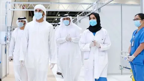 El jeque Hamdan en el hospital del World Trade Center. (Dubai Media Office)