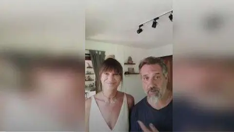 Una captura de pantalla del vídeo enviado por la pareja española desde Filipinas. (EFE)