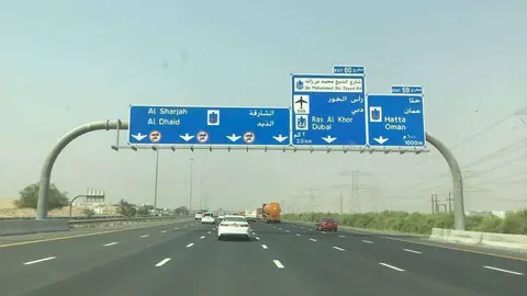 Autopista E611 en dirección norte a su paso por el territorrio de Dubai. (EL CORREO)