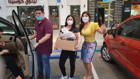 Una imagen de los colombianos solidarios. (Cedida)