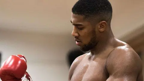 Anthony Joshua, boxeador profesional británico. (Twitter)