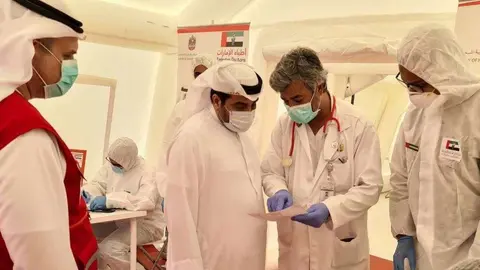 Profesionales sanitarios en EAU. (WAM)