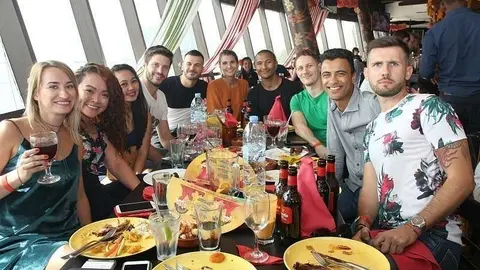 El grupo del ruso Dimitry en Casa de Tapas. (EL CORREO)