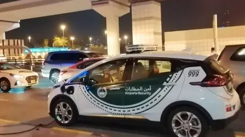 Un coche eléctrico de la Policía de Dubai. (EL CORREO)