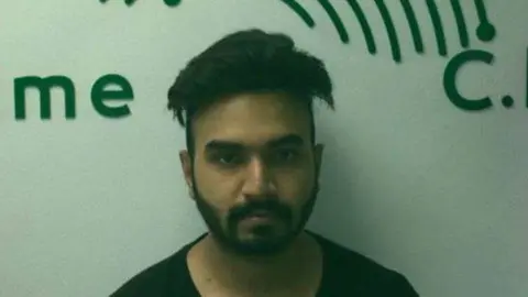 La Policía de Dubai difundió en sus redes sociales la imagen del arrestado.