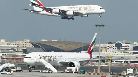 Aviones de Emirates en el Aeropuerto Internacional de Dubai. (Reuters)