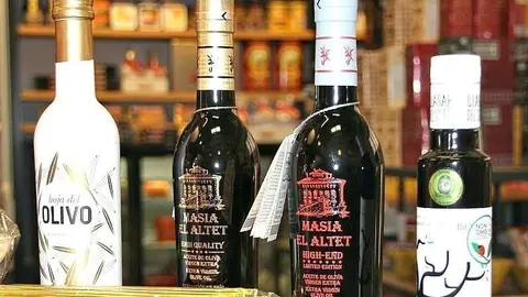 Aceites de Oliva Virgen Extra en la tienda de La Despensa en Al Quoz en Dubai. (EL CORREO)