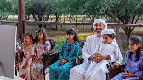 El príncipe heredero de Abu Dhabi y miembros de la familia real. (Twitter)
