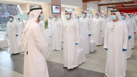 El jeque Hamdan durante la visita al Departamento de Seguridad del Estado. (WAM)