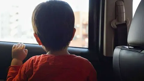 Un niño en el interior de un vehículo. (WAM)