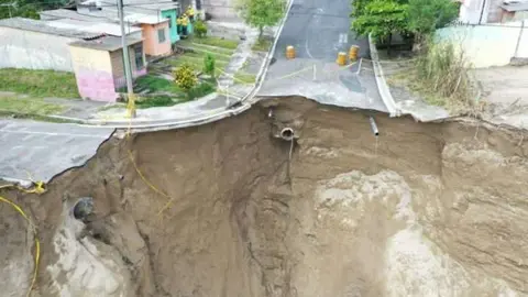 La tormenta Amanda arrasa a El Salvador. (Twitter)
