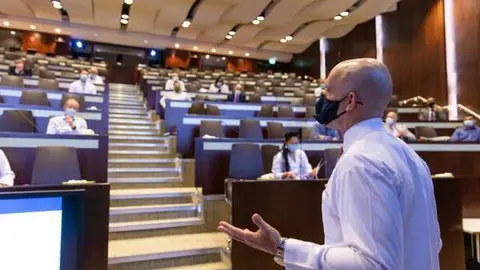 Personal sanitario de EEUU en Abu Dhabi. (WAM)