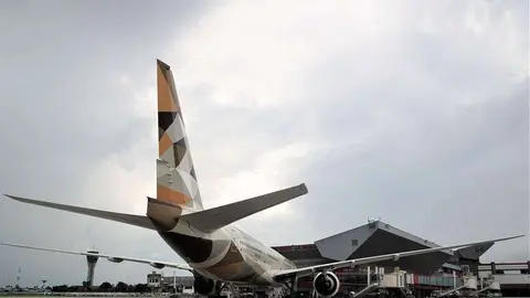 Un avión de Etihad, en el aeropuerto internacional José Martí de La Habana en Cuba. (Etihad)